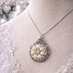 💍 "Victorian Velvet" – Elegant Silver-Plated Pearl and Rhinestone Resin Medallion Necklace
